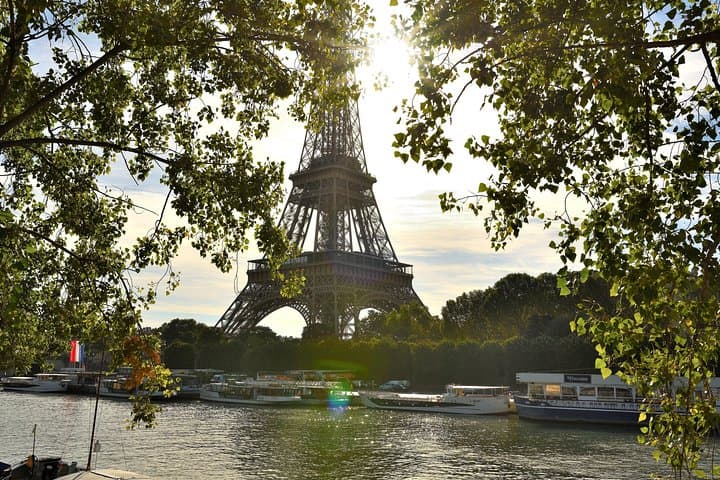 Paris Famous Landmarks PhotoWalks Tour