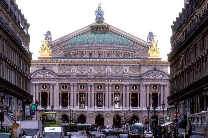 Private Layover Tour with Professional Tour Guide - Paris Airport