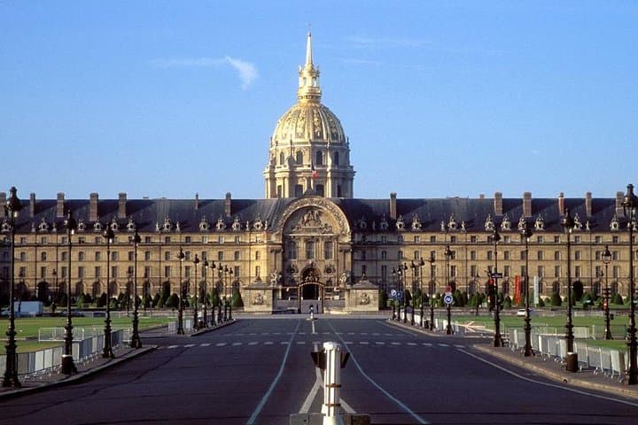 Private Layover Tour with Professional Tour Guide - Paris Airport