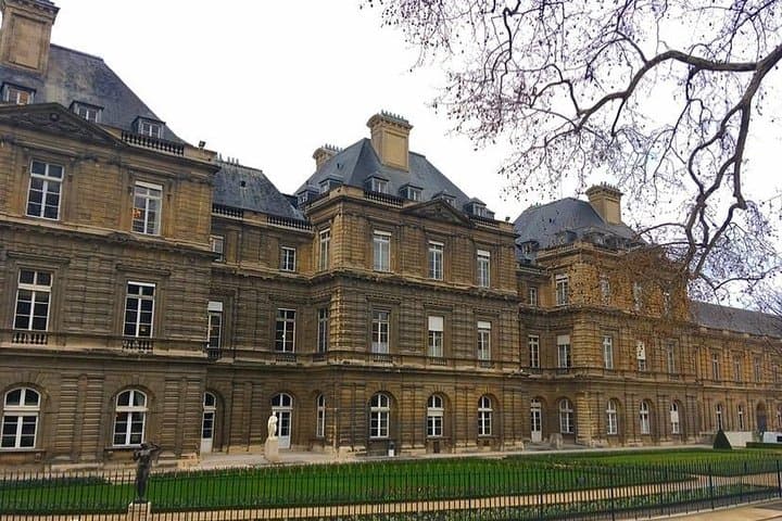 Paris Ile-de-la-Cité Tour: Max 6 People Small Group or Private