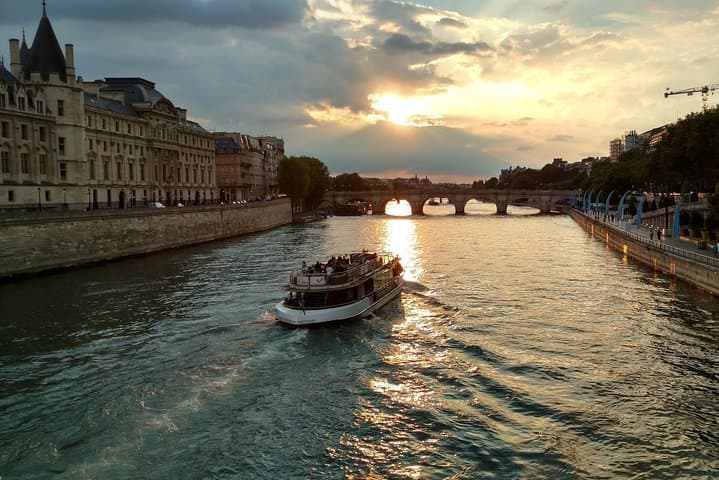 Seine River Cruise & French Crepe Tasting by the Eiffel Tower