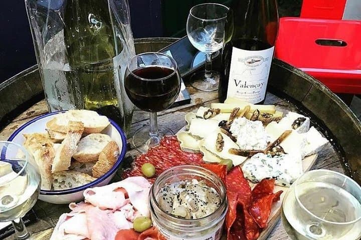 Gourmet deli and wine break