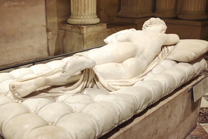 Secrets & Scandals of the Louvre - Limited to 6 Guests