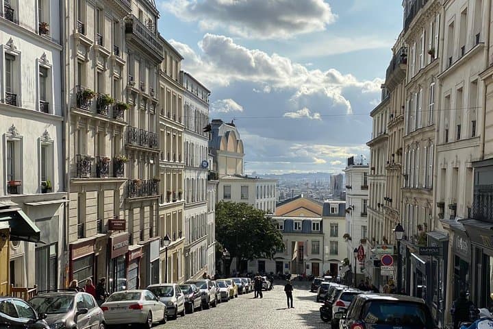 Montmartre Semi Private Tour: from Moulin Rouge, to Sacré-Cœur