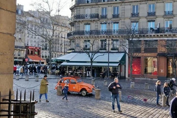Walking tour with private guide in Saint Germain des Prés + free pastry - 2H