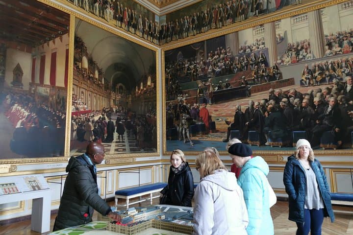 Giverny and Versailles Full-Day Private Guided Tour with Hotel Pickup