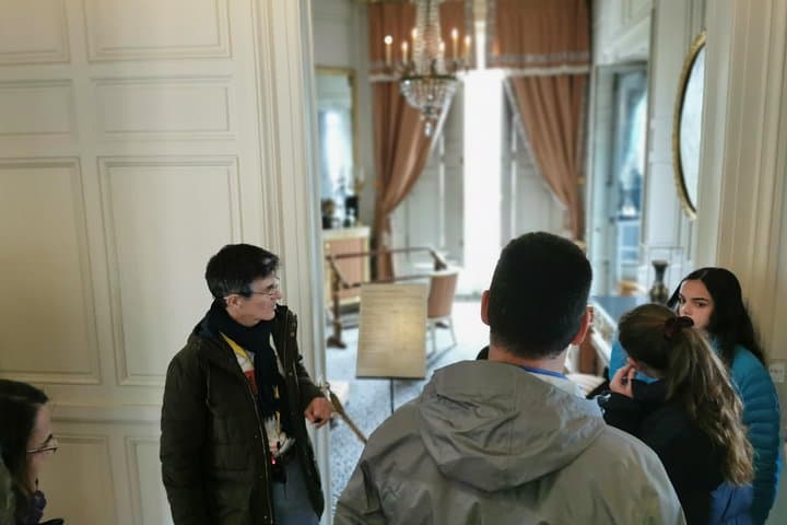 Giverny and Versailles Full-Day Private Guided Tour with Hotel Pickup