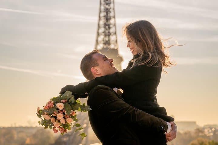 Couple Picture ìn Paris
