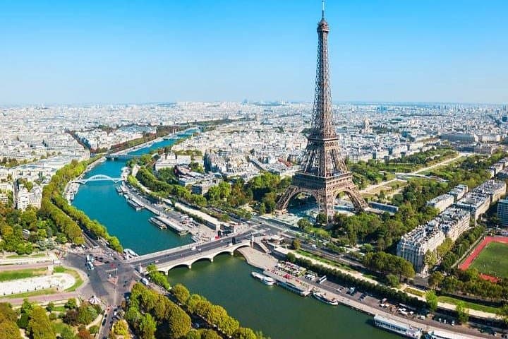 Paris Private Transfer: One-Way City Ride