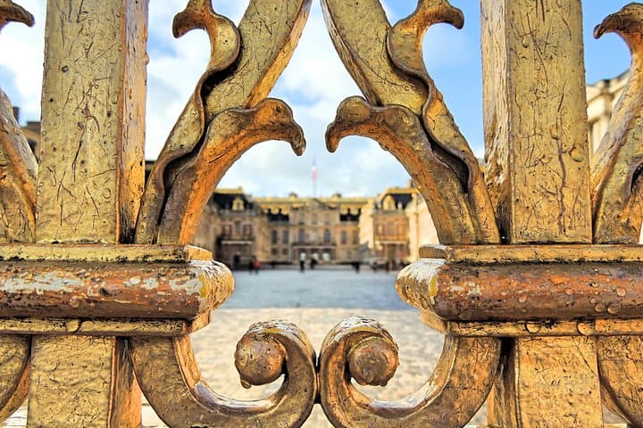 Versailles Palace Private Half Day Guided Tour including Hotel Pickup from Paris