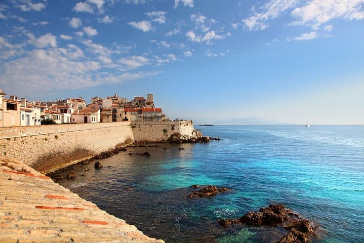 Take you on an unforgettable trip around Cannes and Antibes