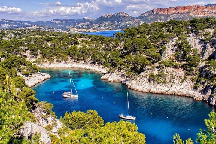 Aix en Provence and Cassis full day private tour