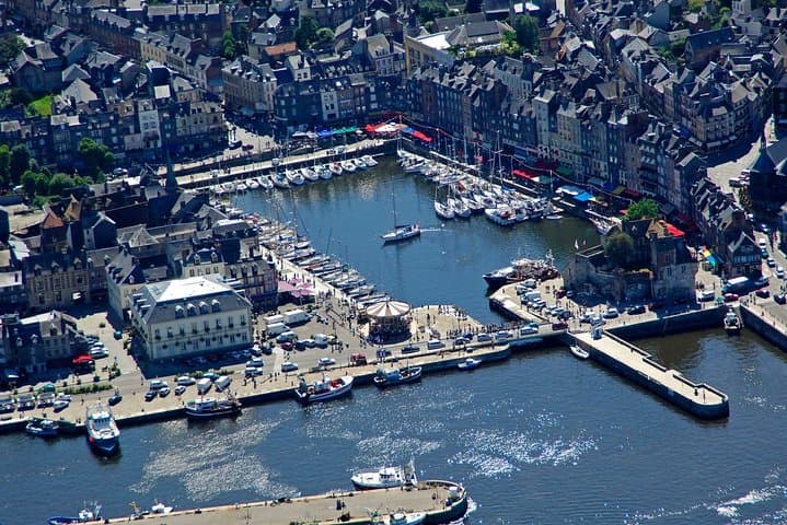 Discover the beautiful city of Honfleur private tour
