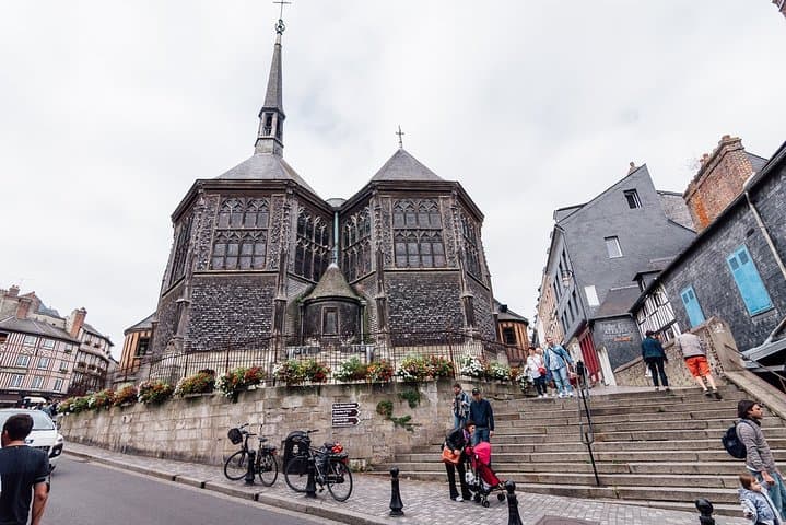 Discover the beautiful city of Honfleur private tour