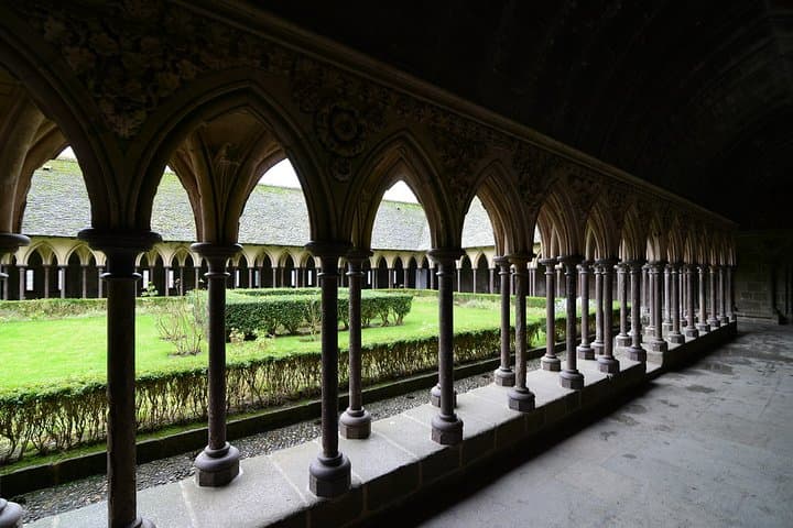 Mt St. Michel Private Tour with Abbey tickets and tour guide