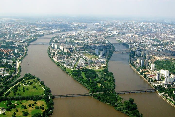 Private 3-hour Walking Tour of Nantes with official tour guide