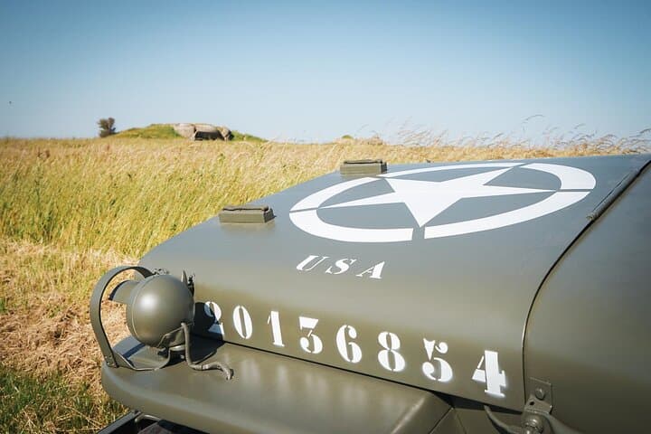 Jeep in Longues sur Mer