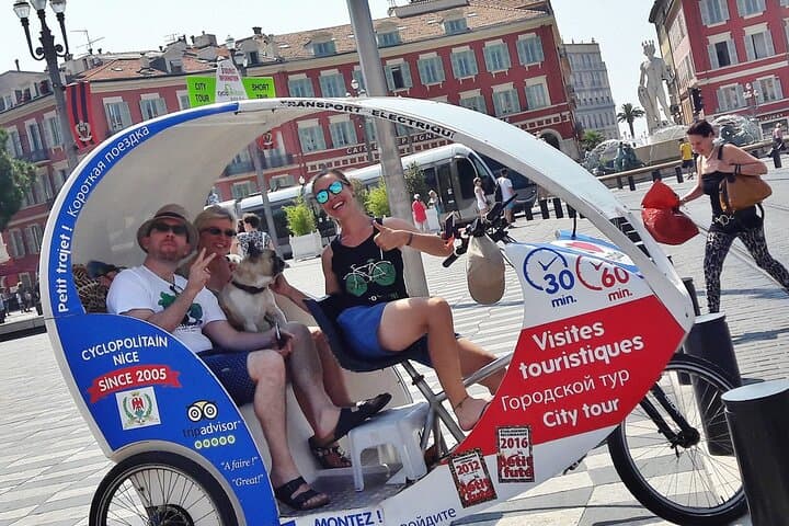 Private tour guide of Nice in electric taxibikes