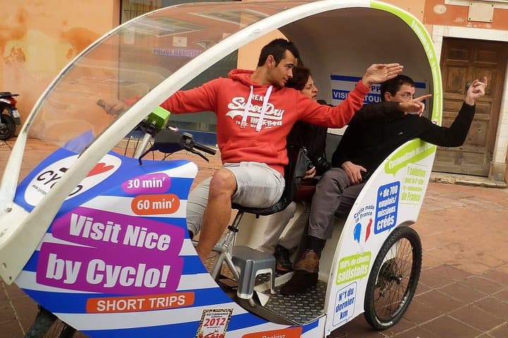 Private tour guide of Nice in electric taxibikes