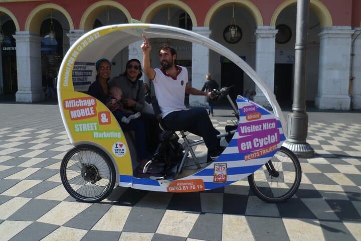 Private tour guide of Nice in electric taxibikes