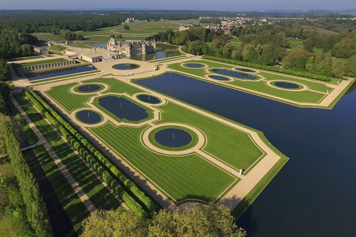 Private Transfer Paris Charles de Gaulle Airport to Chantilly