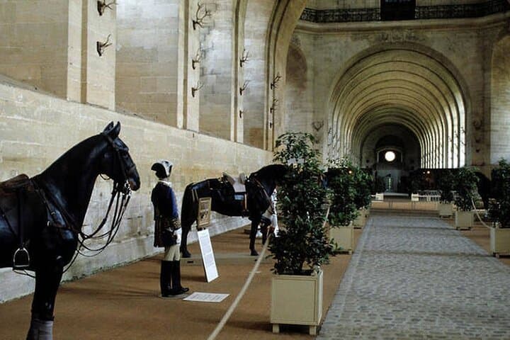 Private Transfer Paris Charles de Gaulle Airport to Chantilly