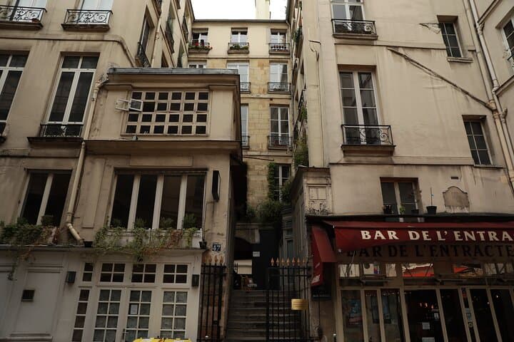 The back of the Palais Royal, in front of Theatre du Palais Royal