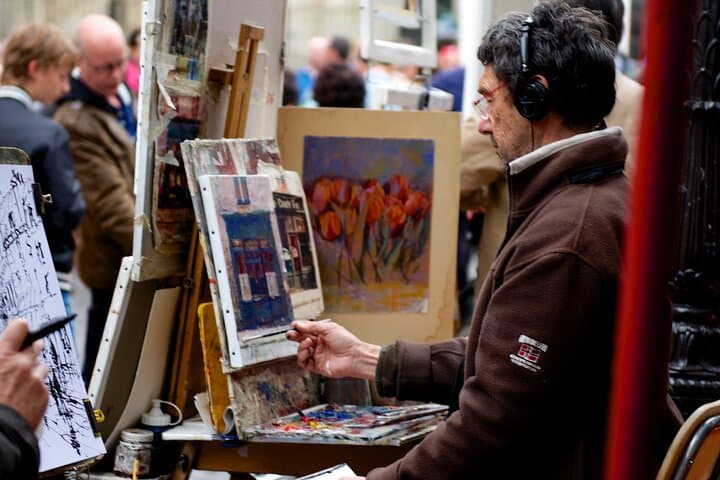 Montmartre’s heritage with specialties tasting Private Tour