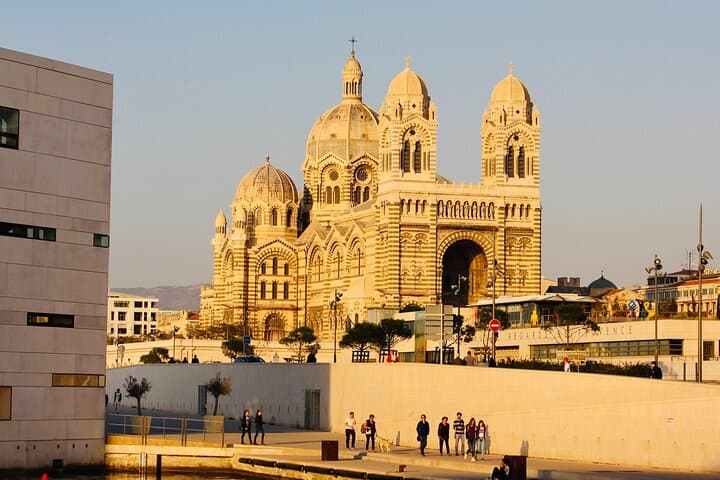 Marseille Old Town Exploration Game and Tour