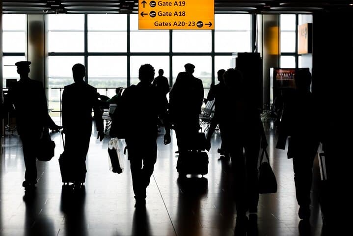 Paris Private Departure Transfer: Hotel to CDG or Orly Airport