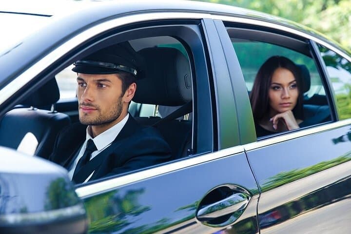Paris to Moulin Rouge:Private Round-Trip Transfer from Your Hotel