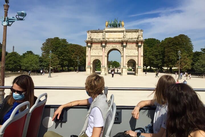 Paris Tootbus Must See Hop-on Hop-off Bus Tour with Seine River Cruise