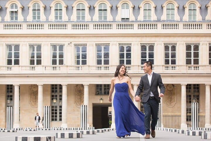 During the 2 hours photoshoot we could end the photoshoot at around the Palais Royale. Like here it is perfect for an Engagement photoshoot in Paris