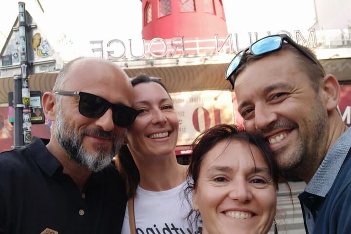 Paris Edith Piaf Walk: Montmartre Self-Guided Puzzle Tour