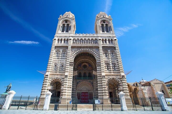 Marseille Old Town Exploration Game and Tour
