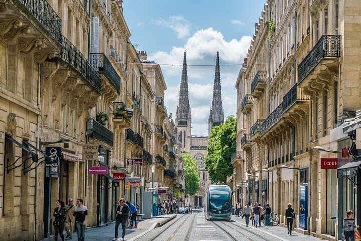 Walking city tour (rates from 1 to 5 p and from 6 to 10 people)
