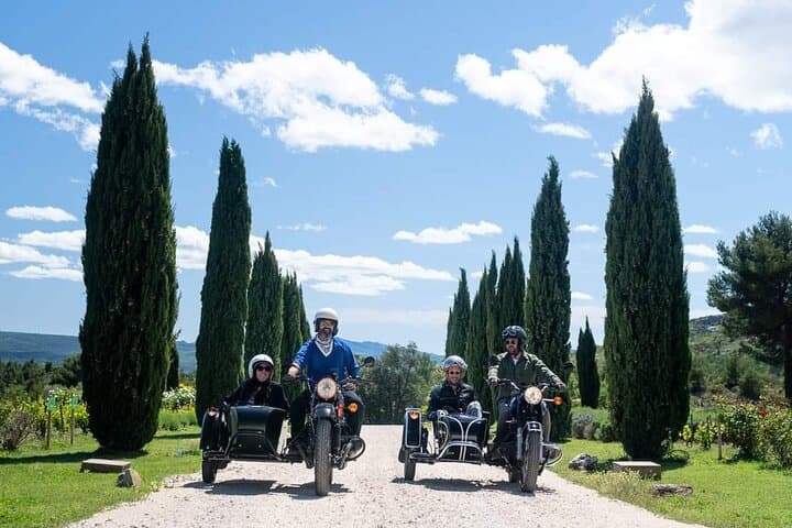 From Aix-en-Provence: 1-Hour Scenic Sidecar Tour on Cézanne Road