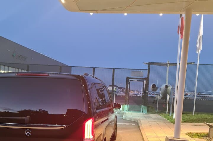 Private Transfer from CDG/ORLY/LBG Airport to Disneyland (Van 7 Pax)