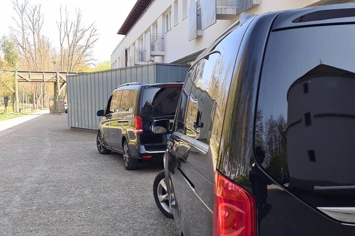 Private Transfer from CDG/ORLY/LBG Airport to Disneyland (Van 7 Pax)