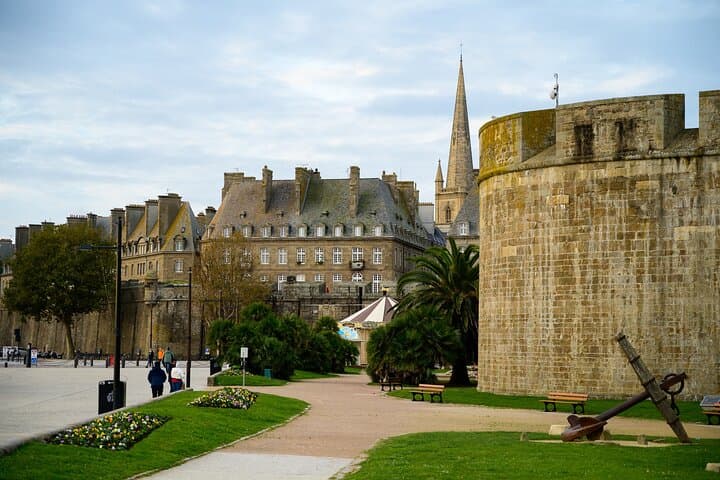 2 Days Trip to Mont-Saint-Michel & Saint-Malo Hotel Pick up