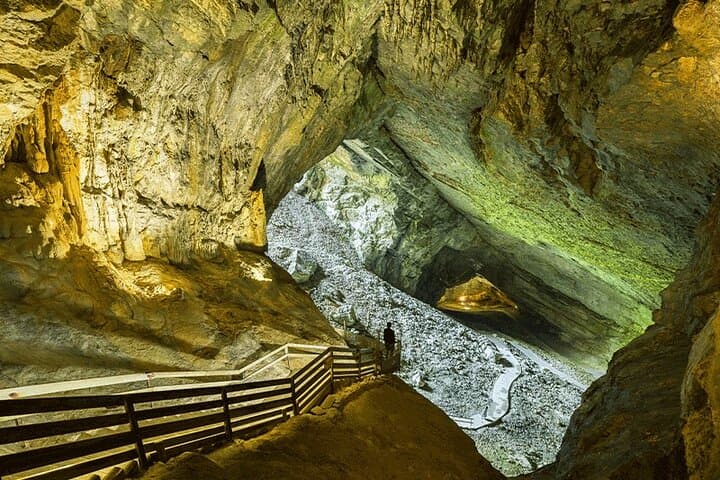 Self-guided tour of the Caves of Cerdon
