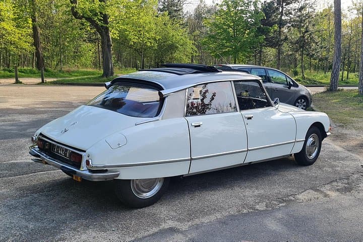 Paris City Tour 2h00 Citroën DS Vintage with Open Roof