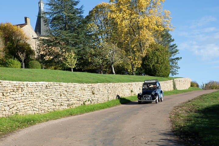 Citroën 2CV Bourgogne rental • Self-guided getaway