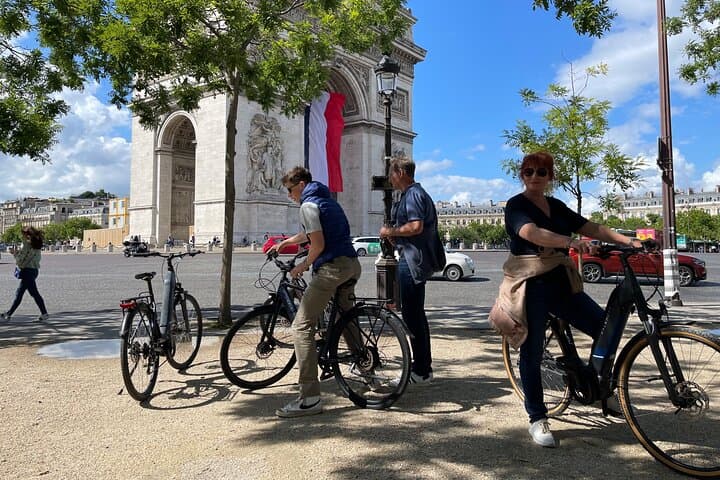 Private 2.5-Hour Paris E-Bike Highlights Tour