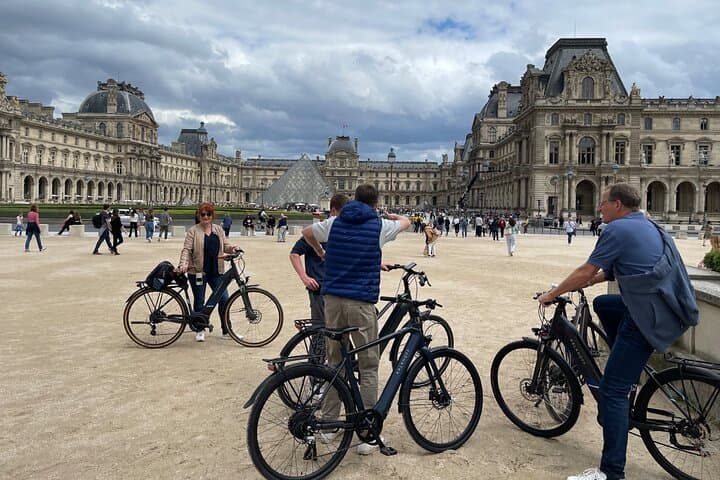 Private 2.5-Hour Paris E-Bike Highlights Tour
