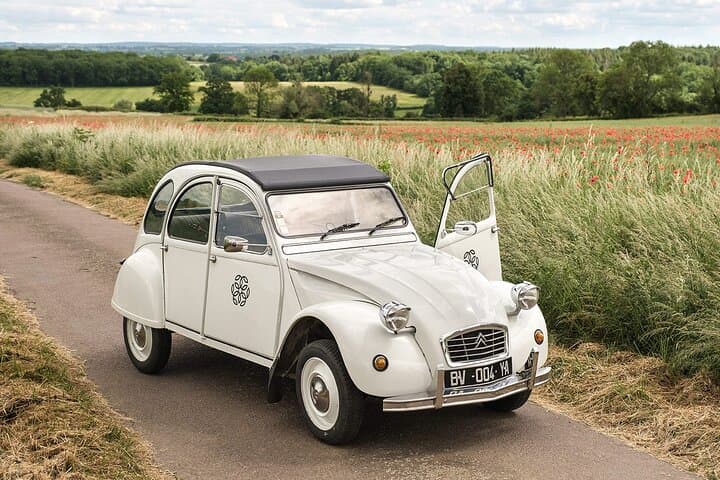 Citroën 2CV Burgundy rental and Tasting at the Château de Pommard