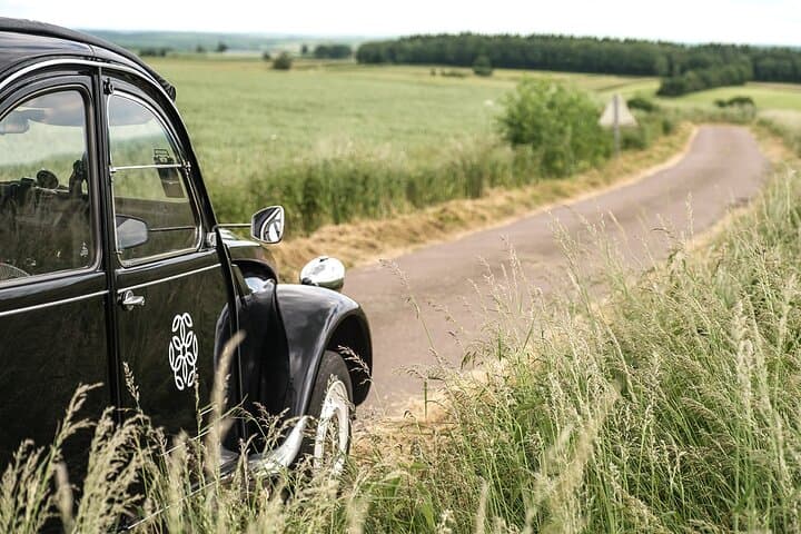 Citroën 2CV Burgundy rental and Gourmet Picnic