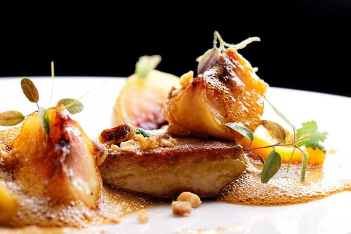 All Inclusive Food & History Tour of Montmartre with Local Guide