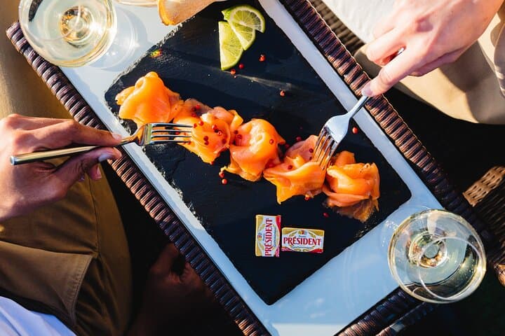 a example of our plancha to share a Board of smoked salmon) , if you have selected this option