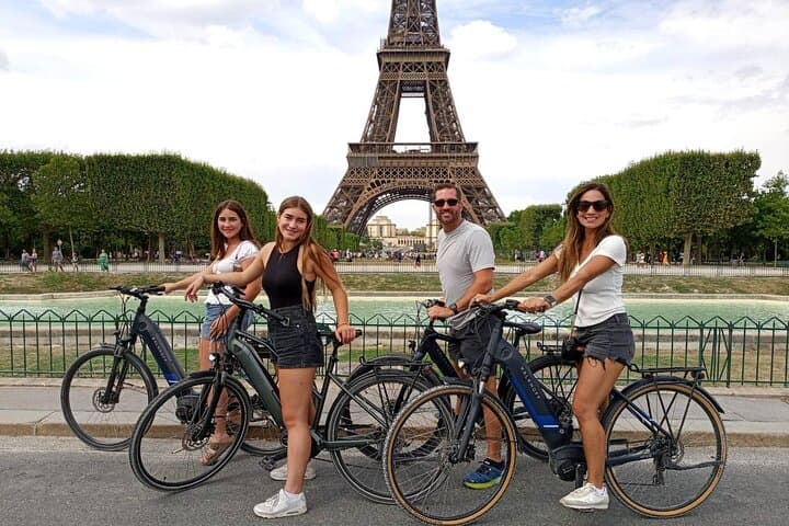 Private 2.5-Hour Paris E-Bike Highlights Tour
